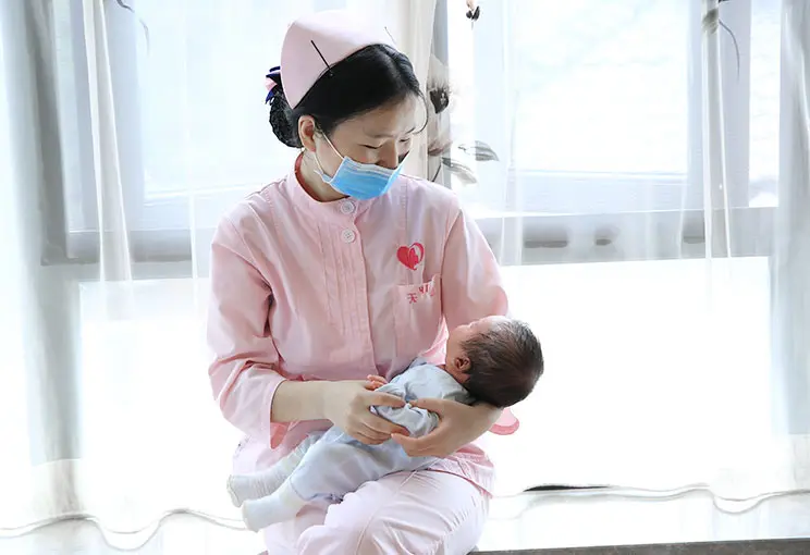 新生儿专业照护
